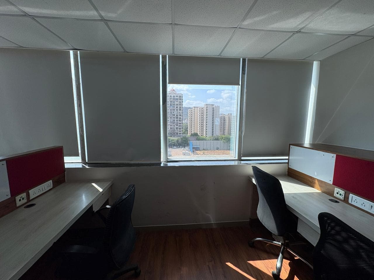 Window Facing Bench - H W-05